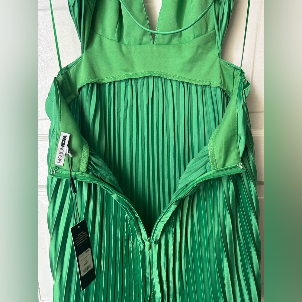 Fashion Nova Ariana Pleated Maxi Dress - Vibrant Green | S - Picture 8 of 13